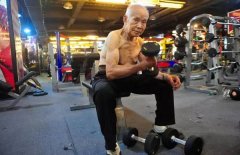 94歲的爺爺仍在堅持！