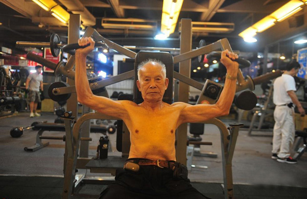 94歲健身爺爺爆紅！他還在運動，你有什么理由偷懶