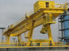 變頻門式起重機主要由哪些部件構成