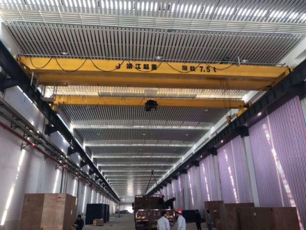 起重機吊運搖擺現象，歐式起重機是如何降低的？
